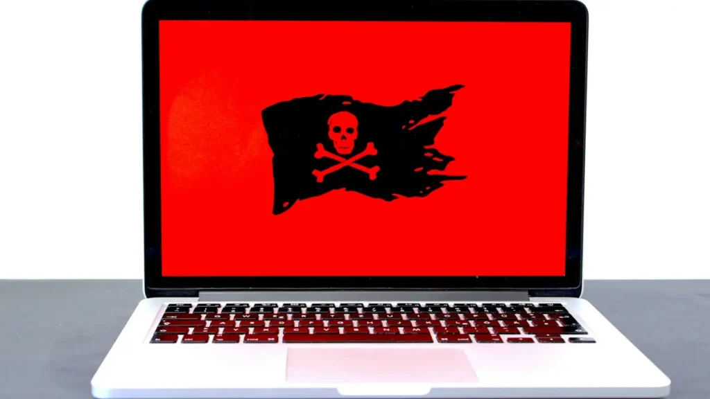 Ordinateur portable affichant un drapeau de pirate