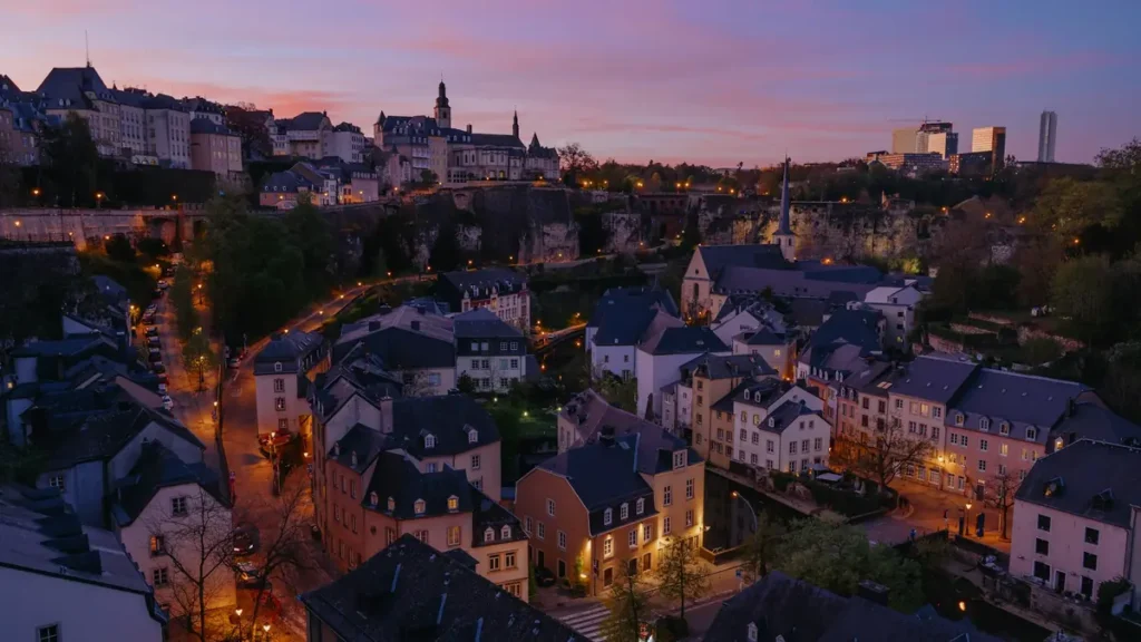 Vue sur la vieille ville de Luxembourg au coucher du soleil
