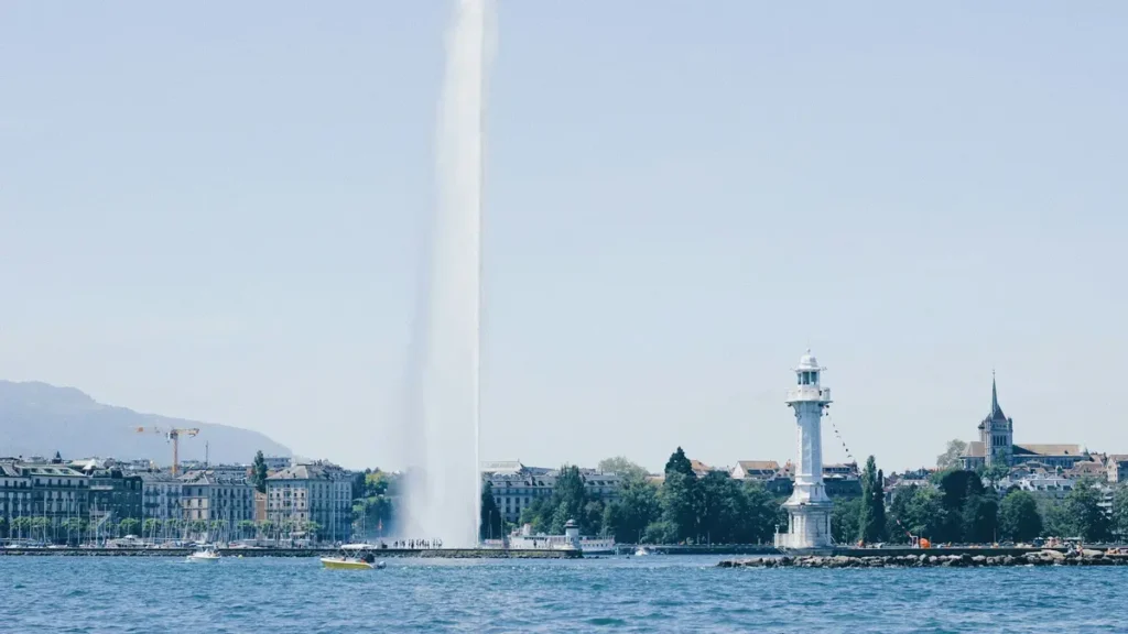 Le jet d'eau de Genève au-dessus du lac