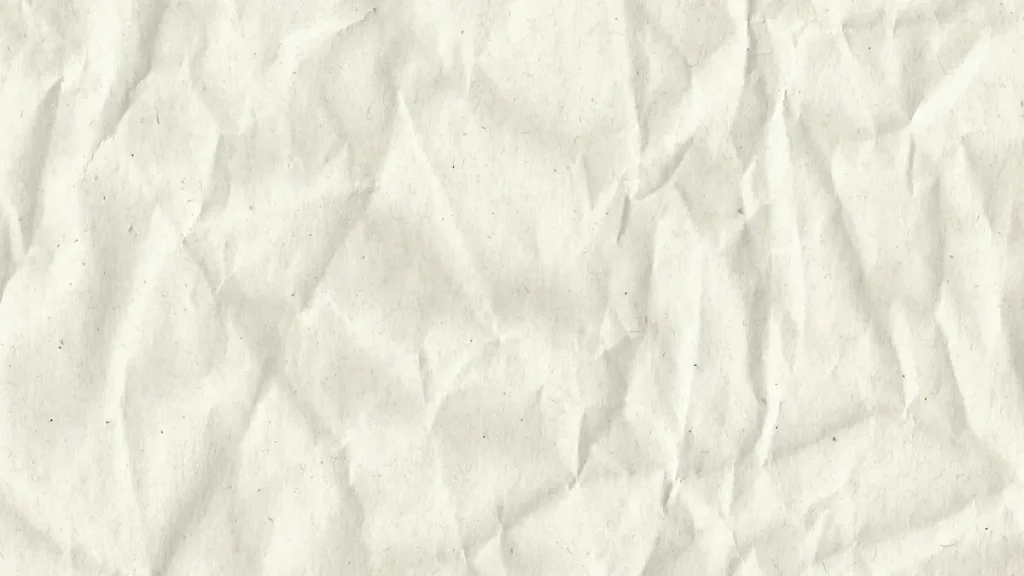 Feuille de papier blanc froissée
