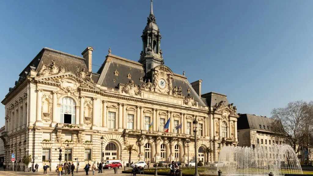Hôtel de ville de Tours et sa tour de l'horloge